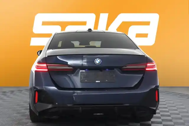 Sininen Sedan, BMW i5 – VAR-79446