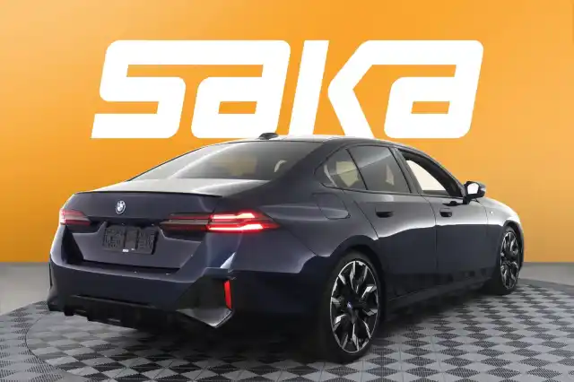 Sininen Sedan, BMW i5 – VAR-79446