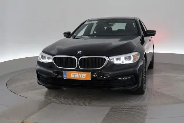 Musta Sedan, BMW 530 – VAR-79689