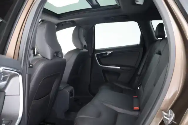 Ruskea Maastoauto, Volvo XC60 – VAR-79985