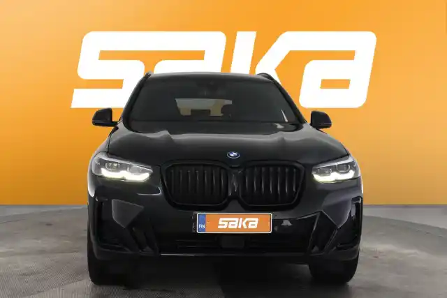 Musta Maastoauto, BMW X3 – VAR-80050