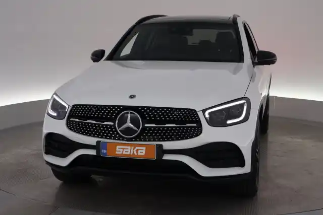 Valkoinen Maastoauto, Mercedes-Benz GLC – VAR-80210