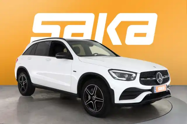 Valkoinen Maastoauto, Mercedes-Benz GLC – VAR-80210