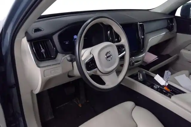 Harmaa Maastoauto, Volvo XC60 – VAR-80383