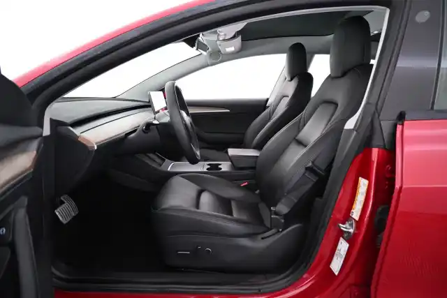 Punainen Sedan, Tesla Model 3 – VAR-80494