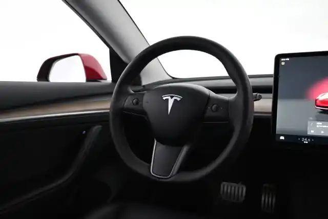 Punainen Sedan, Tesla Model 3 – VAR-80494