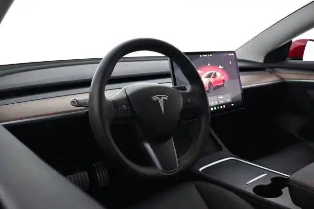 Punainen Sedan, Tesla Model 3 – VAR-80494