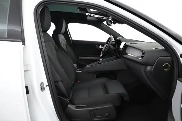 Valkoinen Sedan, Polestar 2 – VAR-81526