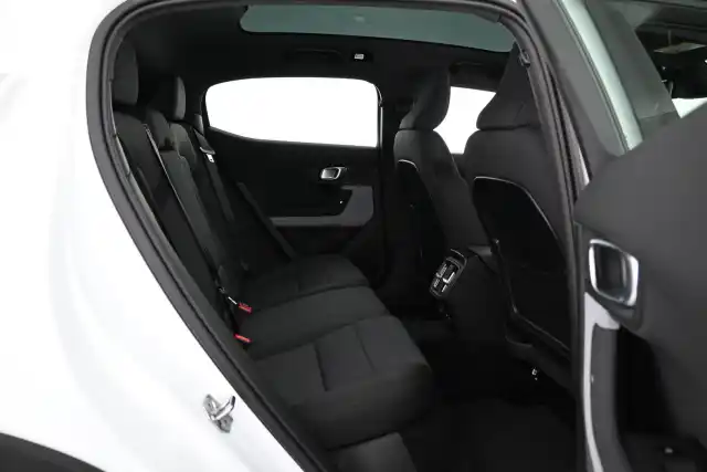 Valkoinen Sedan, Polestar 2 – VAR-81526