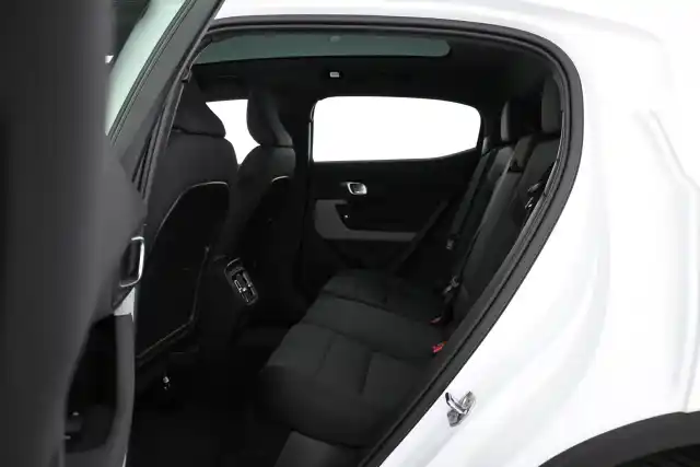 Valkoinen Sedan, Polestar 2 – VAR-81526