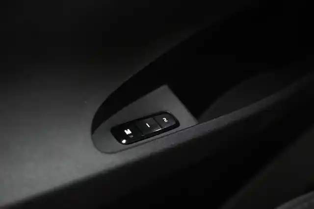 Valkoinen Sedan, Polestar 2 – VAR-81526
