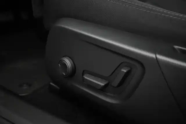 Valkoinen Sedan, Polestar 2 – VAR-81526