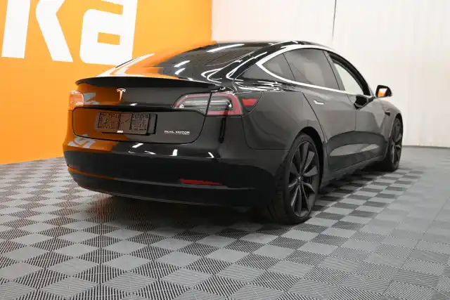 Musta Sedan, Tesla Model 3 – VAR-81695