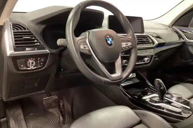 Musta Maastoauto, BMW X3 – VAR-81702