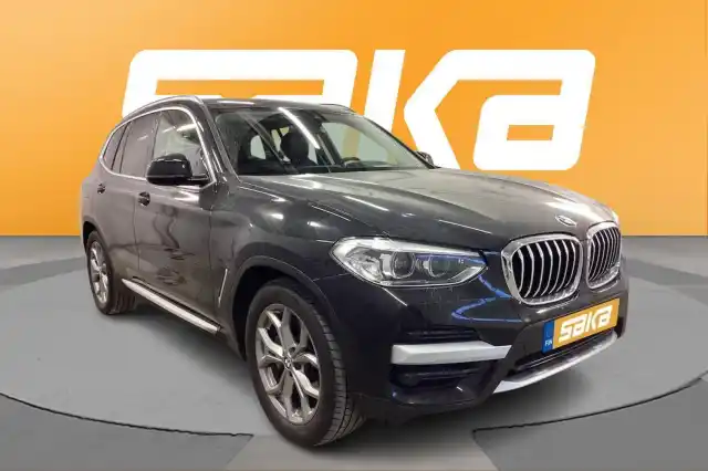 Musta Maastoauto, BMW X3 – VAR-81702