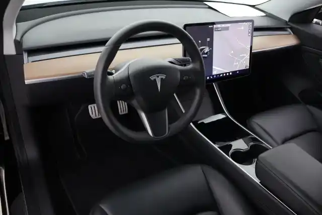 Musta Sedan, Tesla Model 3 – VAR-81797