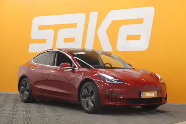 Punainen Sedan, Tesla Model 3 – VAR-82069