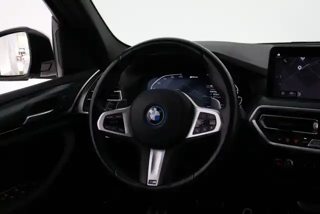 Valkoinen Maastoauto, BMW X3 – VAR-82124