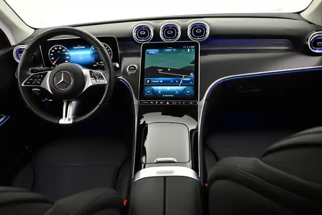 Valkoinen Maastoauto, Mercedes-Benz GLC – VAR-82132