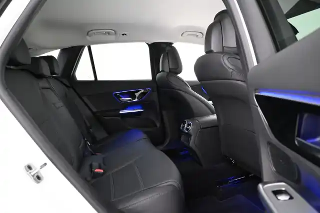 Valkoinen Maastoauto, Mercedes-Benz GLC – VAR-82132