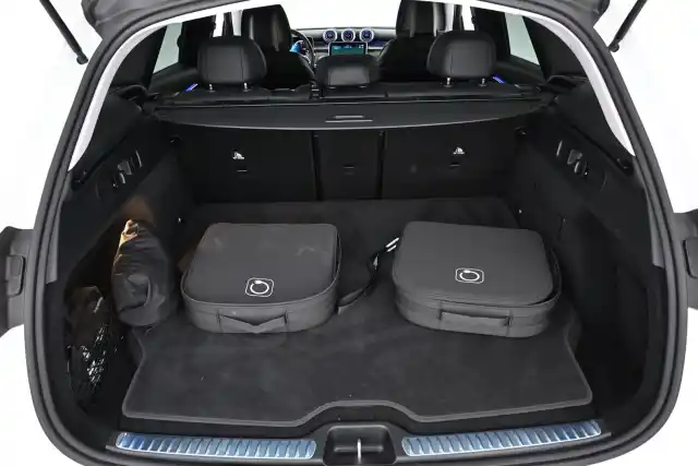 Valkoinen Maastoauto, Mercedes-Benz GLC – VAR-82132