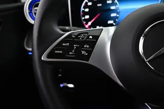 Valkoinen Maastoauto, Mercedes-Benz GLC – VAR-82132