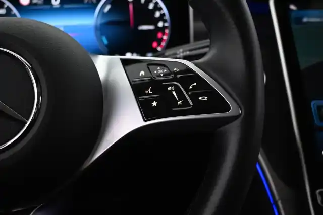 Valkoinen Maastoauto, Mercedes-Benz GLC – VAR-82132