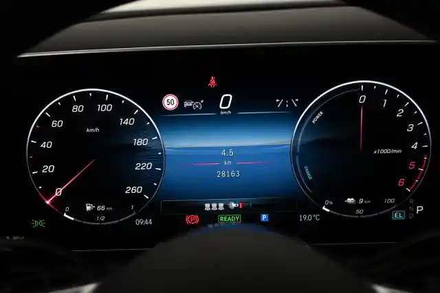 Valkoinen Maastoauto, Mercedes-Benz GLC – VAR-82132