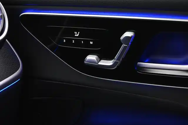 Valkoinen Maastoauto, Mercedes-Benz GLC – VAR-82132