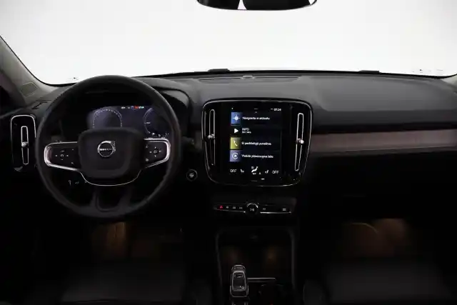 Musta Maastoauto, Volvo XC40 – VAR-82216