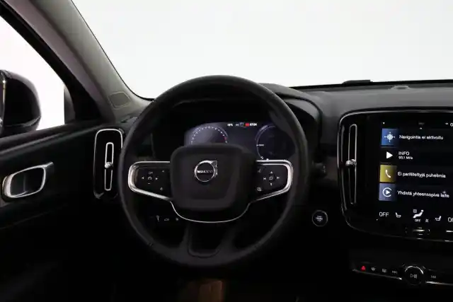 Musta Maastoauto, Volvo XC40 – VAR-82216