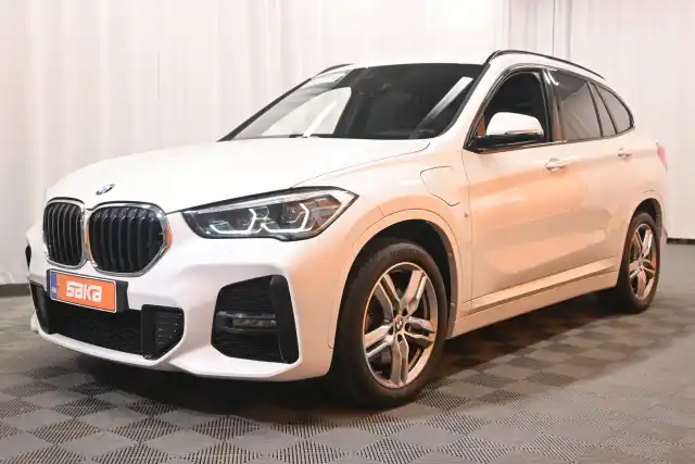 Valkoinen Maastoauto, BMW X1 – VAR-82260