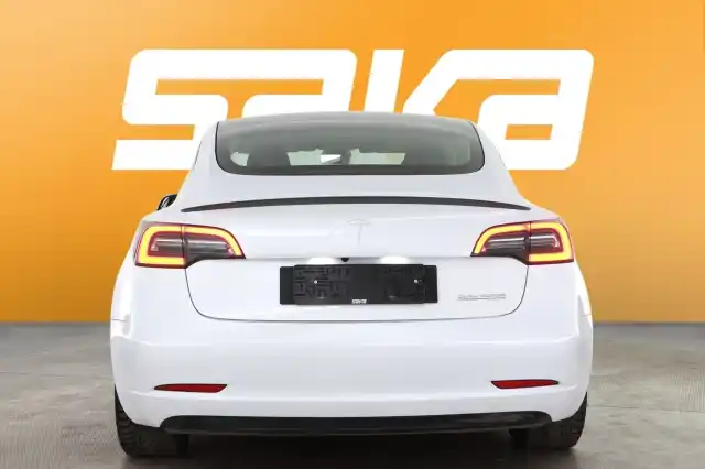 Valkoinen Sedan, Tesla Model 3 – VAR-82306