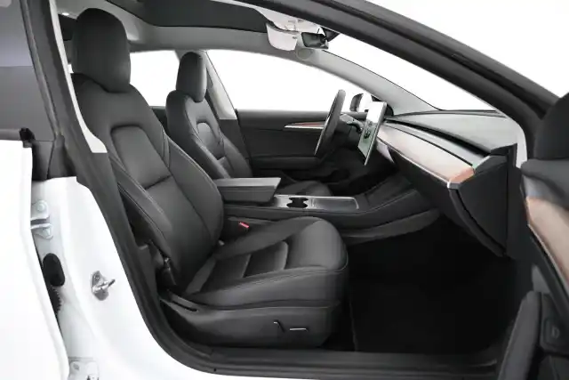 Valkoinen Sedan, Tesla Model 3 – VAR-82306