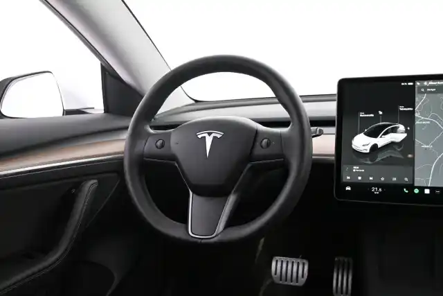 Valkoinen Sedan, Tesla Model 3 – VAR-82306