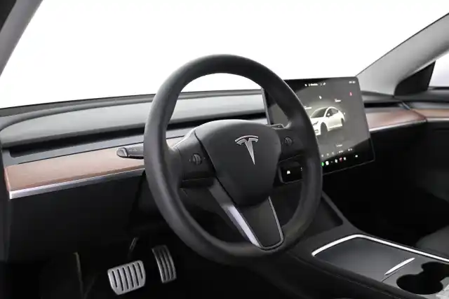 Valkoinen Sedan, Tesla Model 3 – VAR-82306