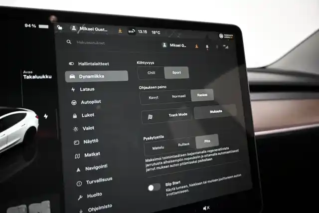Valkoinen Sedan, Tesla Model 3 – VAR-82306