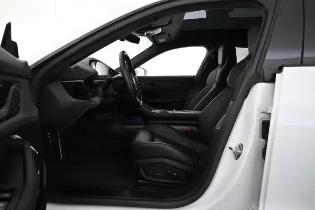 Valkoinen Farmari, Porsche Taycan – VAR-82734