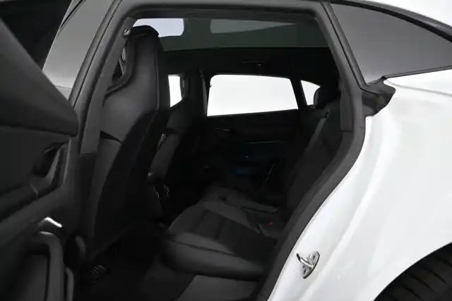 Valkoinen Farmari, Porsche Taycan – VAR-82734