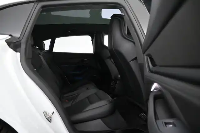 Valkoinen Farmari, Porsche Taycan – VAR-82734