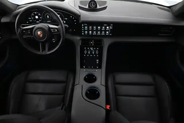 Valkoinen Farmari, Porsche Taycan – VAR-82734