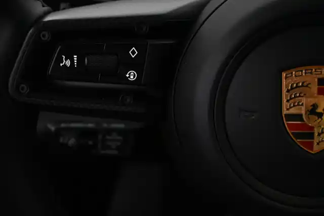 Valkoinen Farmari, Porsche Taycan – VAR-82734
