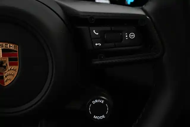 Valkoinen Farmari, Porsche Taycan – VAR-82734
