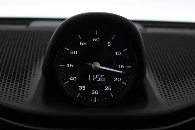 Valkoinen Farmari, Porsche Taycan – VAR-82734
