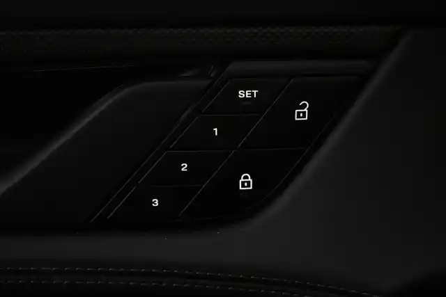 Valkoinen Farmari, Porsche Taycan – VAR-82734