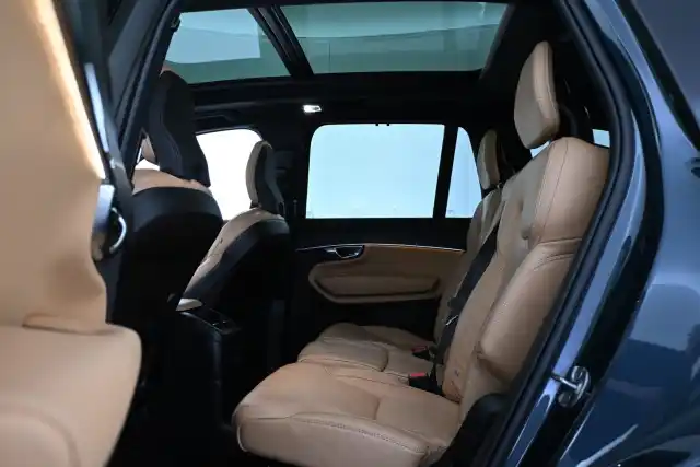 Sininen Maastoauto, Volvo XC90 – VAR-828051