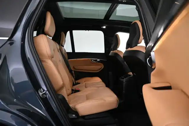 Sininen Maastoauto, Volvo XC90 – VAR-828051
