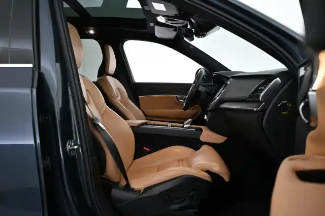 Sininen Maastoauto, Volvo XC90 – VAR-828051