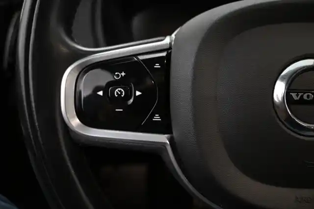 Sininen Maastoauto, Volvo XC90 – VAR-828051
