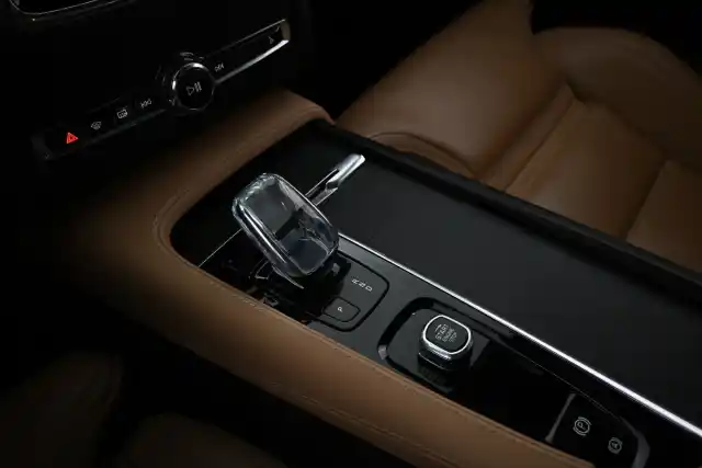Sininen Maastoauto, Volvo XC90 – VAR-828051